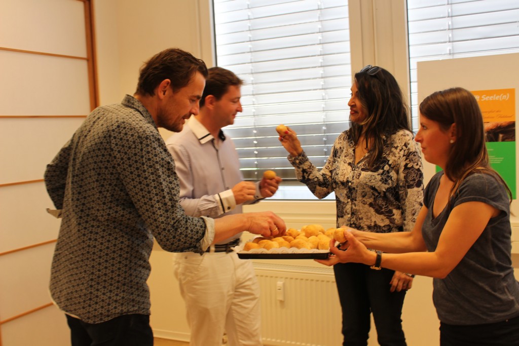 Conferencia com a imprensa Potsdam Alemanha Pão de queijo (53)